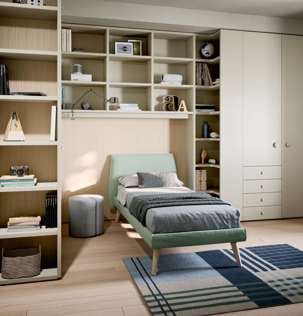 Libreria a ponte per cameretta con moduli componibili e configurazione creativa